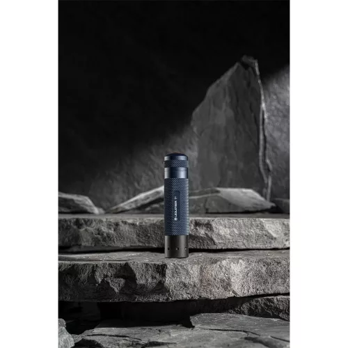 LEDLENSER T2 3xAAA 240 lm lámpa 503266 Limited