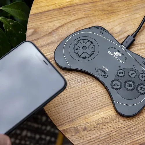 Numskull Sega Saturn 10W Qi univerzális vezeték nélküli töltő - fekete