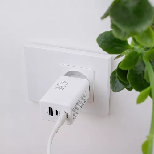 Maxlife MXTC-08-65ACC PD+QC 65W gyorstöltő adapter 2xType-C + USB - fehér