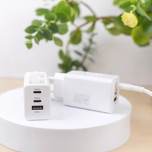Maxlife MXTC-08-65ACC PD+QC 65W gyorstöltő adapter 2xType-C + USB - fehér