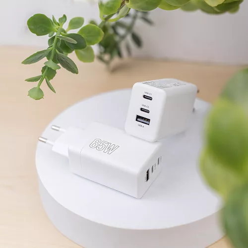 Maxlife MXTC-08-65ACC PD+QC 65W gyorstöltő adapter 2xType-C + USB - fehér