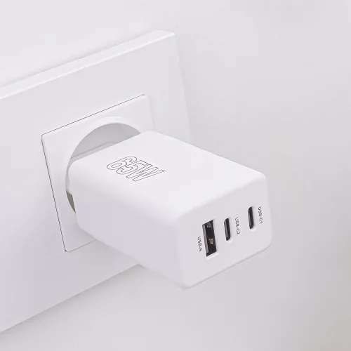 Maxlife MXTC-08-65ACC PD+QC 65W gyorstöltő adapter 2xType-C + USB - fehér