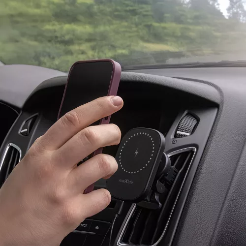 Maxlife szellőzőrácsba illeszthető vezeték nélküli autós tartó/gyorstöltő MagSafe funkcióval - 15W - Maxlife MXCH-16 Magnetic Car Holder - fekete