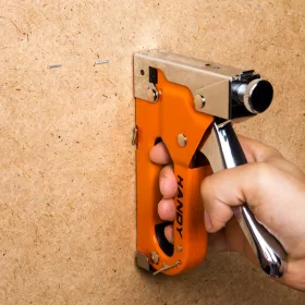   Handy Kézi tűzőgép szett kofferben - tűzőgép + 3 féle kapocs (10442B)