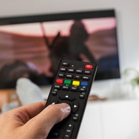   Delight Univerzális TV távirányító - 250+ típushoz - fekete - 2 x AAA (39680)