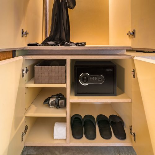 Delight Digitális széf ujjlenyomat olvasóval és gombsorral - 350 x 250 x 250 mm (55583)