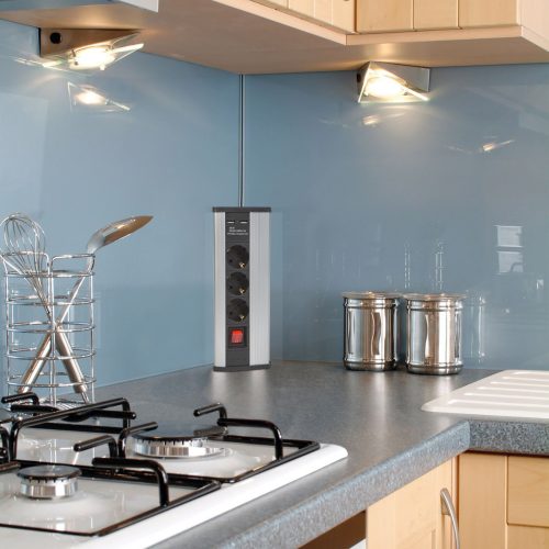 Delight Sarokelosztó - kapcsolós - 3 x 250V, 16A - 2 x USB, 2,1A - alumínium ház (20483S)