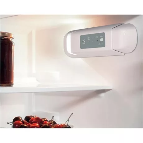 Whirlpool WBUF011 hűtő beépíthető egyajtós