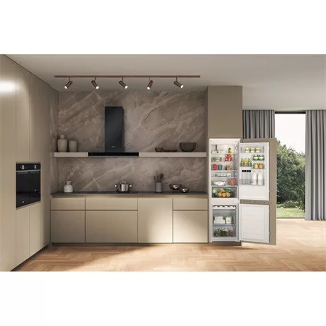 Whirlpool WHC18D011A2 hűtő alulfagyasztós beépíthető