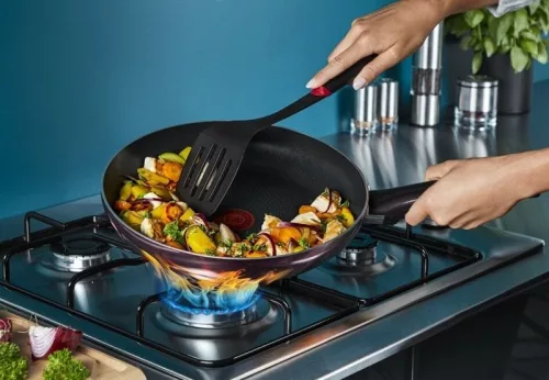 Tefal D5221983 serpenyő wok 28cm resist intense