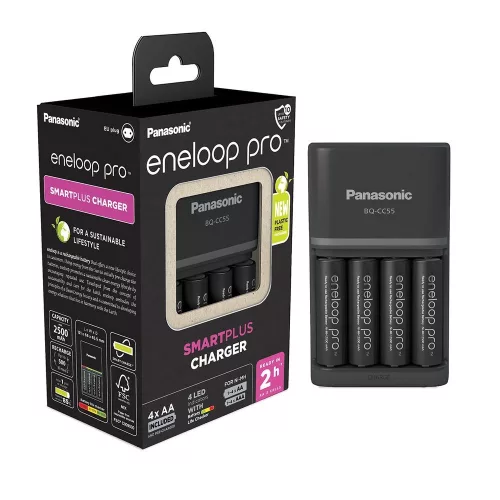 eneloop K-KJ55HCD40E akkumulátor gyorstöltő 4 db 2500mAh AA akkumulátorral